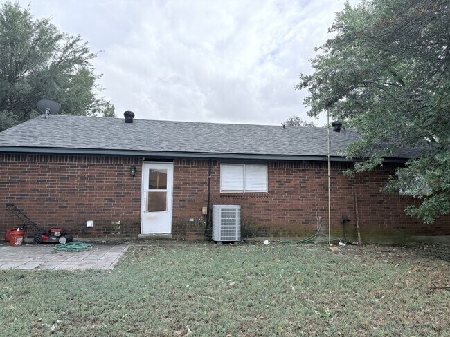 Building Photo - Newly remodeled four bedroom home in Noble