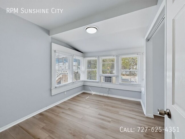 Building Photo - 1115 Highland St N