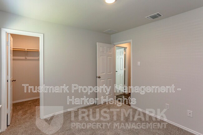Building Photo - 1003 Cedar Trl