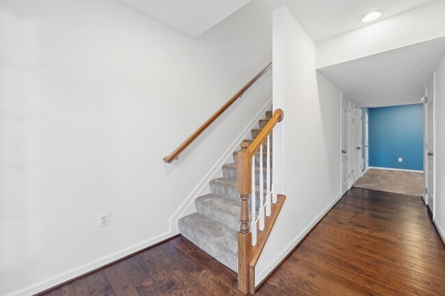 Building Photo - 6228 Newport Pl