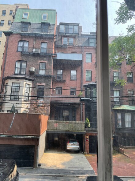 Building Photo - 105 Beacon St