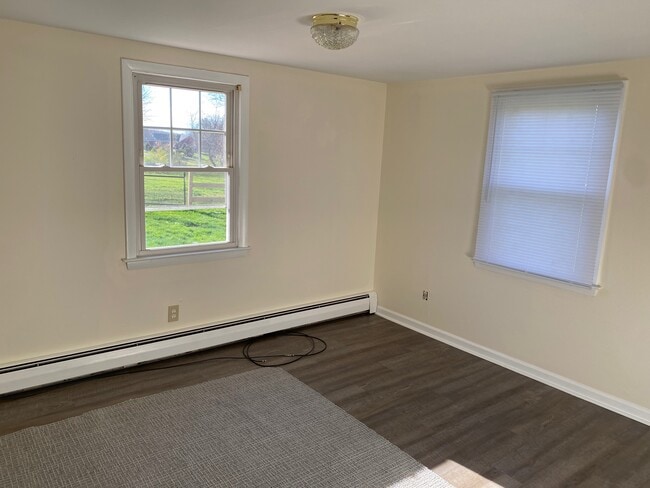 Building Photo - 266 Maple Tree Hill Rd