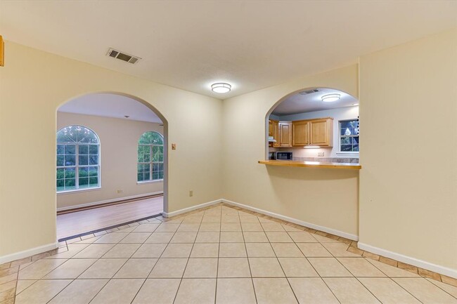 Building Photo - 2405 Bahama Rd