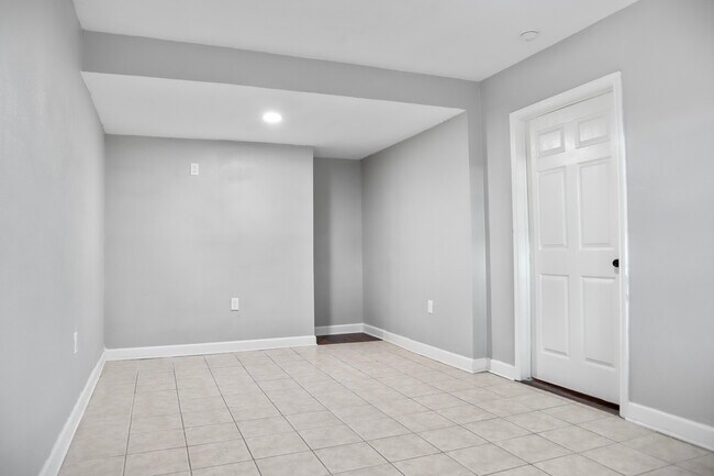 Building Photo - 215 Caplin St