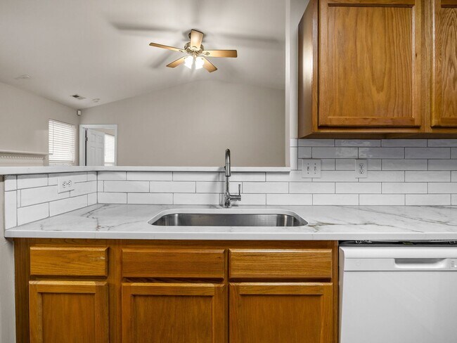 Building Photo - 129 Bathurst Ln