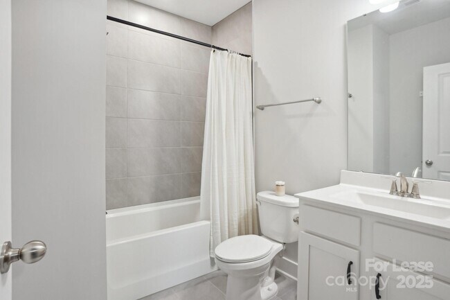 Building Photo - 562 Amalfi Dr