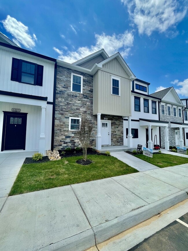 Building Photo - 556 Leesville Rd