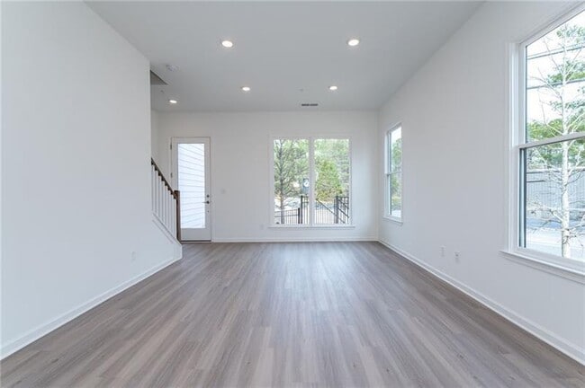 Building Photo - 101 Pearl St