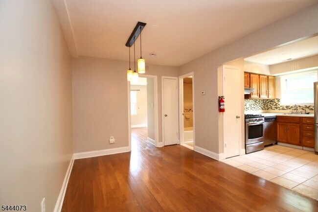Building Photo - 1404 Normandy Ct