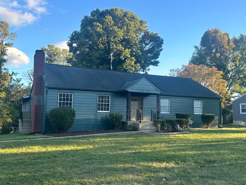 Primary Photo - 3616 Riverview Dr
