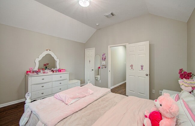 Building Photo - 12427 Shadycrest Dr