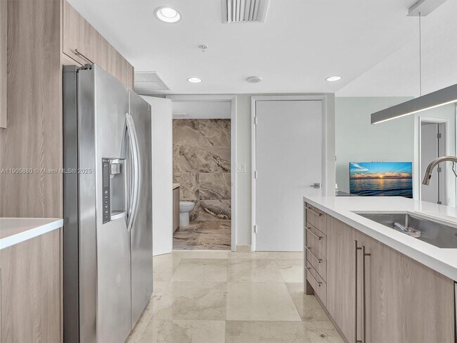 Building Photo - 665 NE 25th St