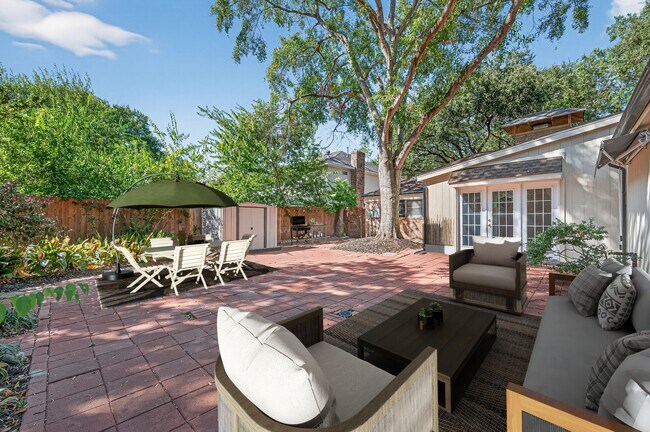 Building Photo - 13903 Chevy Chase Dr