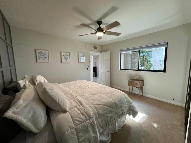 Building Photo - 166 Wimbledon Ct