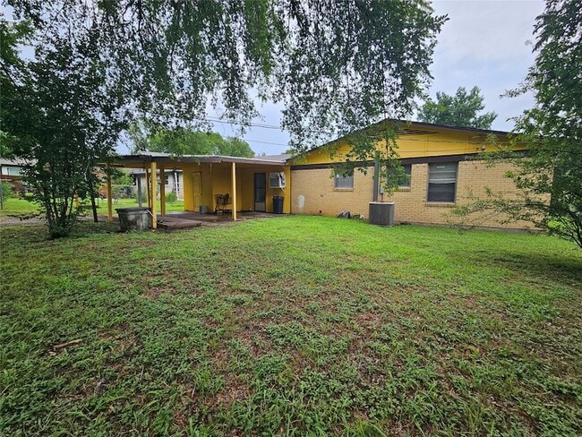 Building Photo - 119 Palm Oak Dr