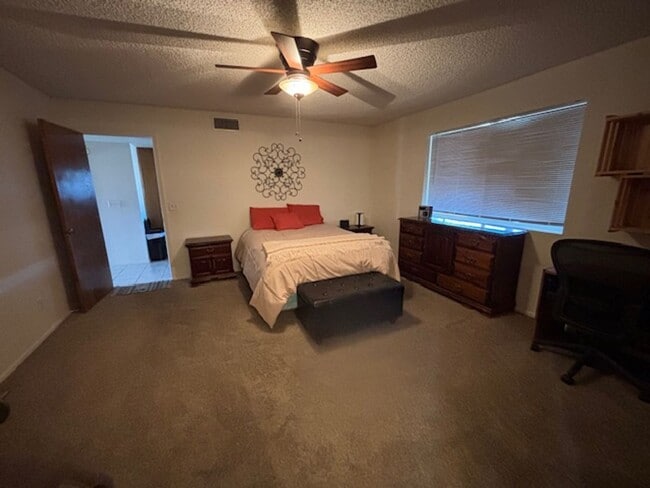 Building Photo - 3 Bedroom - 2 Bath Home