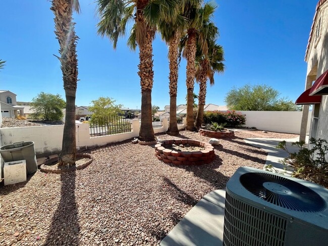 Building Photo - Great 3 Bedroom, 2 Bathroom Home in El Camino Village on the Parkway!