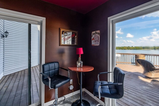 Building Photo - 301 S Front St