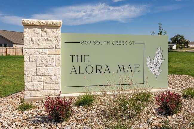 Building Photo - 802 S Creek St