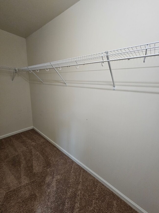 Building Photo - Townhome Close to the Beach!