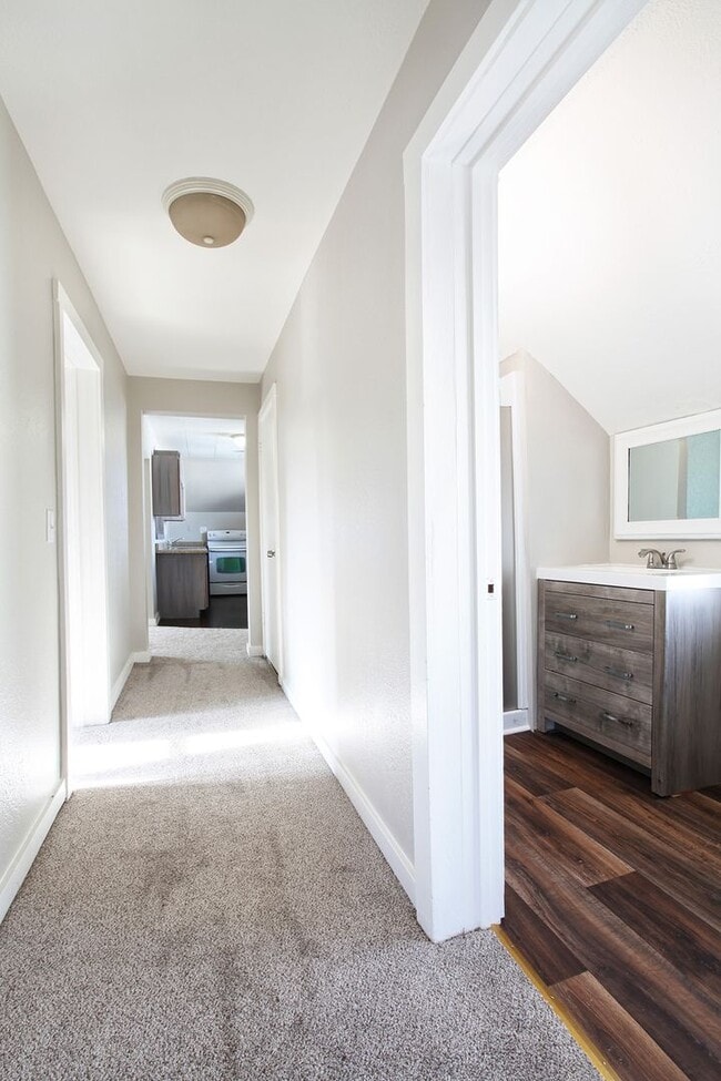 Building Photo - Darling 2 Bedroom Convenient Stanwood Home Move in Ready!