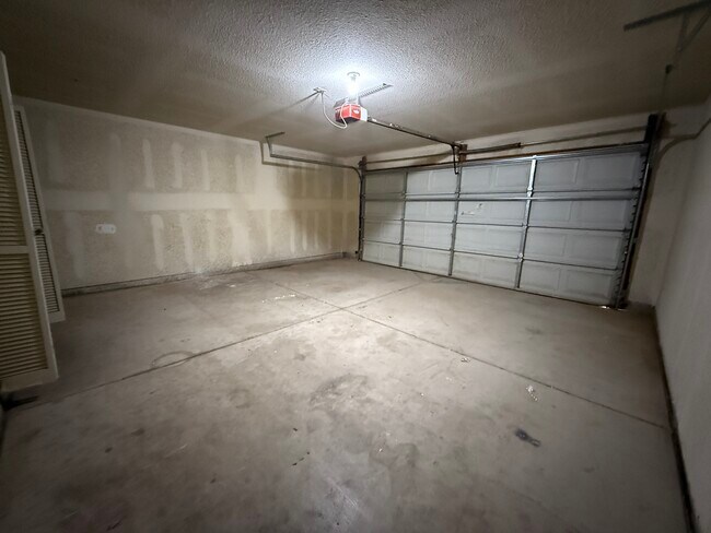 Building Photo - 6141 E 40th Pl