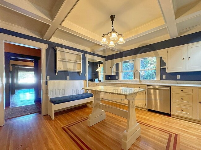 Building Photo - **COMING SOON** South Hill Swank