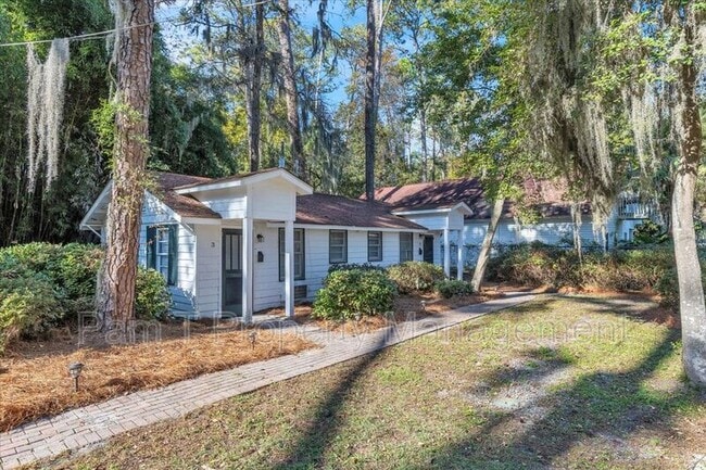 Building Photo - 3 Southwood Dr