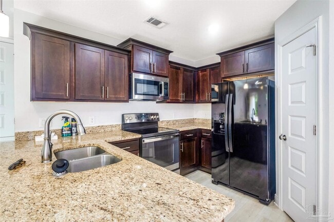 Building Photo - 8702 Doris Ave