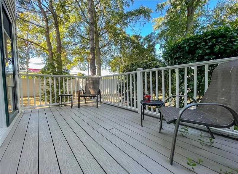 Deck - 450 Center St