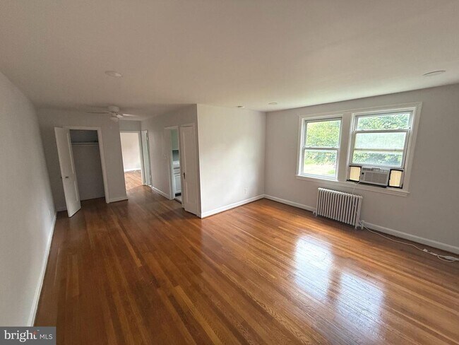 Building Photo - 1210 N Kenilworth St