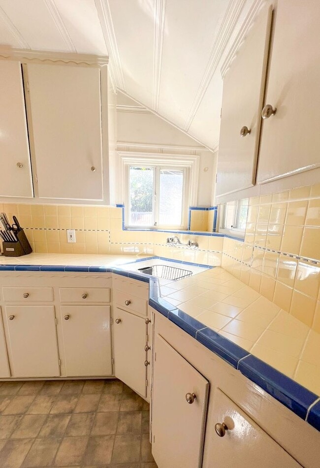 Building Photo - 3101 Franklin Blvd