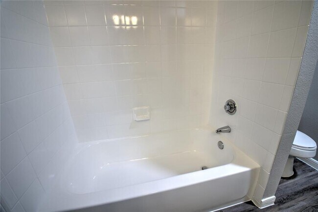 Building Photo - 2320 Gracy Farms Ln