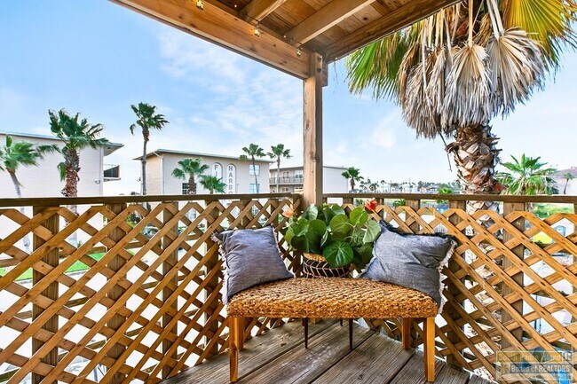 Building Photo - 113 W Sunny Isle Dr