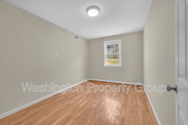 Building Photo - 736 Quince Orchard Blvd