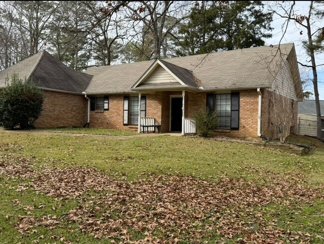 Building Photo - 3 bedroom/2 bath house in 047 Brandon!