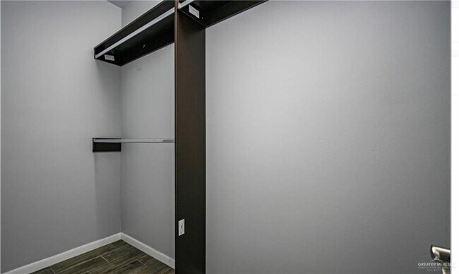 Building Photo - 3907 Valeria St