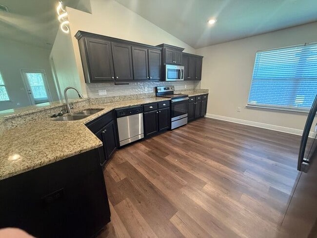 Building Photo - Gulf Breeze - Shadow Lakes - 4 bedroom, 2 ...