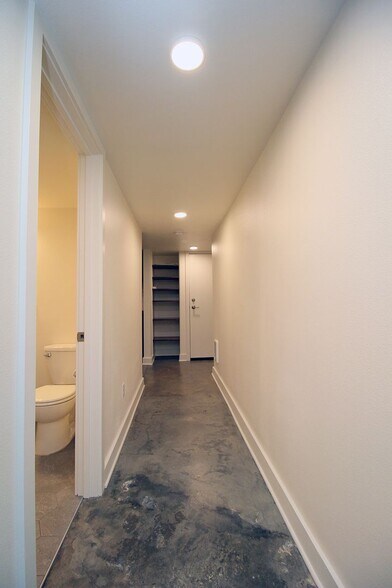 Building Photo - 3734 SE 26th Ave