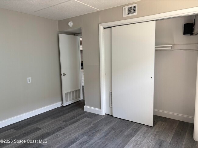 Building Photo - 321 Johnson Ave