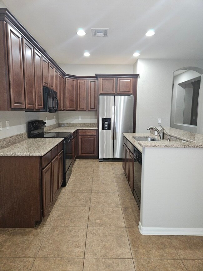 Building Photo - Very Nice Home with New carpet