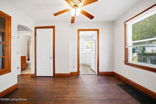 Building Photo - 1050 Oakwood Ave