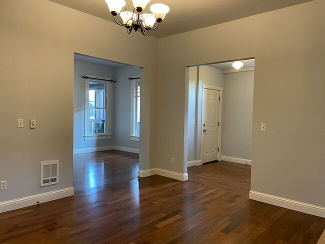 Building Photo - M1614 #1-3