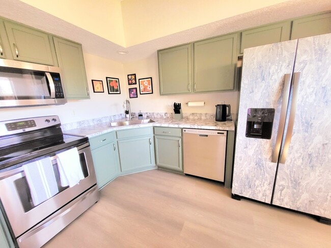 Building Photo - 5260 Collins Rd