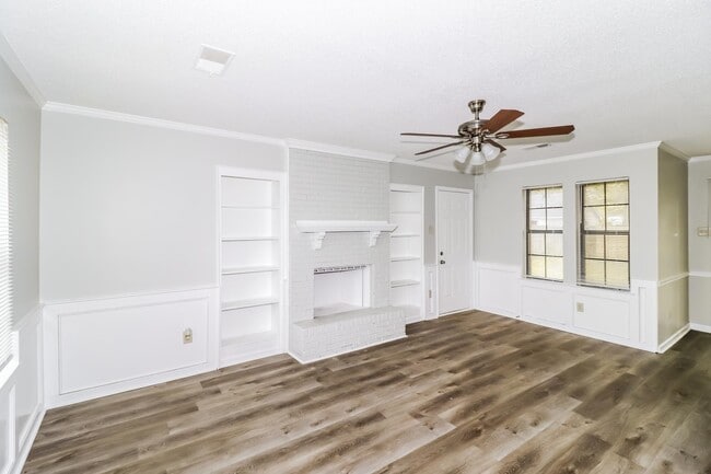 Building Photo - 6349 Valleydale Dr