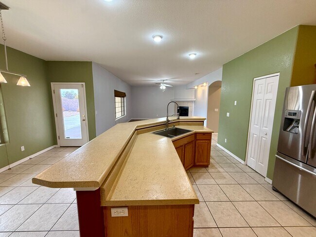 Building Photo - 2116 Roy Rogers Way