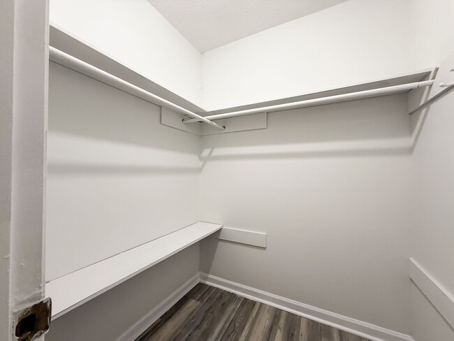 Building Photo - 5001 Sequoia Dr