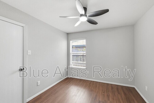 Building Photo - 1012 Waterview Dr