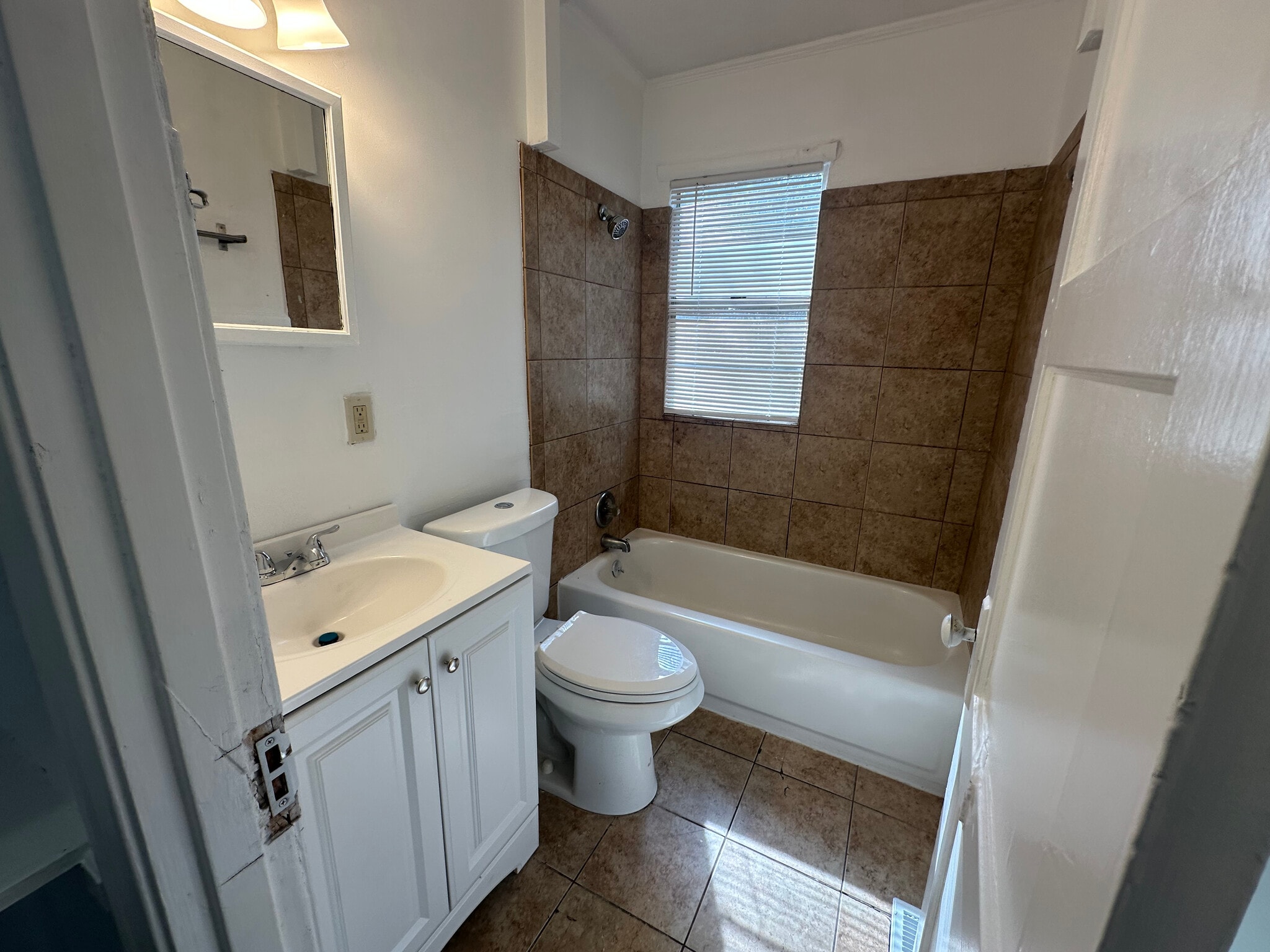 Building Photo - 1272 Lyle Pl NW