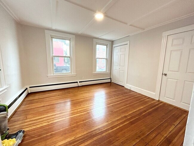 Building Photo - 13 Saratoga St